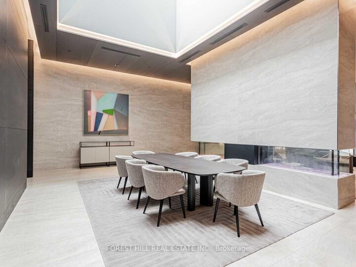 Property Photo: 2221 Yonge Street 5702 ON M4S 2B4