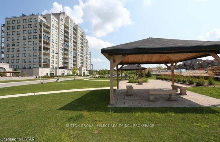 Property Photo:  260 Villagewalk Boulevard 802  ON N5X 0A6 