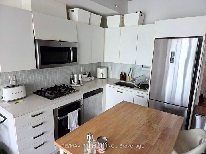 Property Photo:  39 Brant Street 403  ON M5V 2L9 