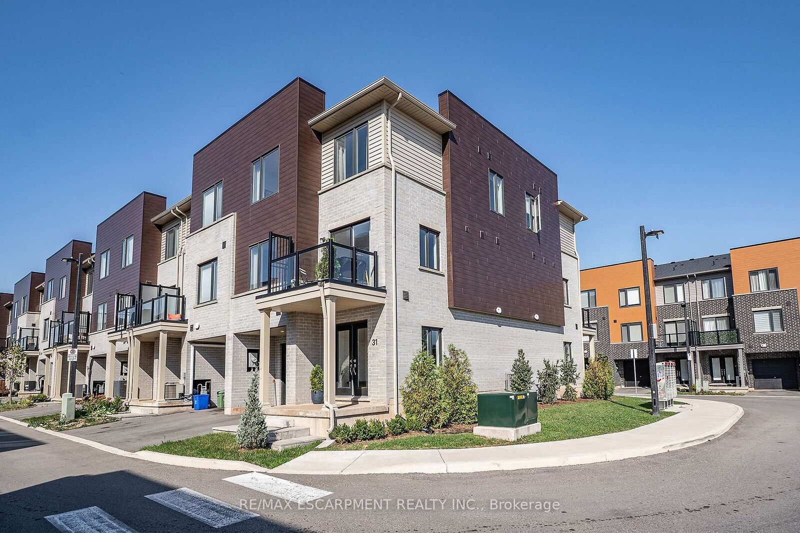 Property Photo:  31 Dryden Lane  ON N8H 1N4 