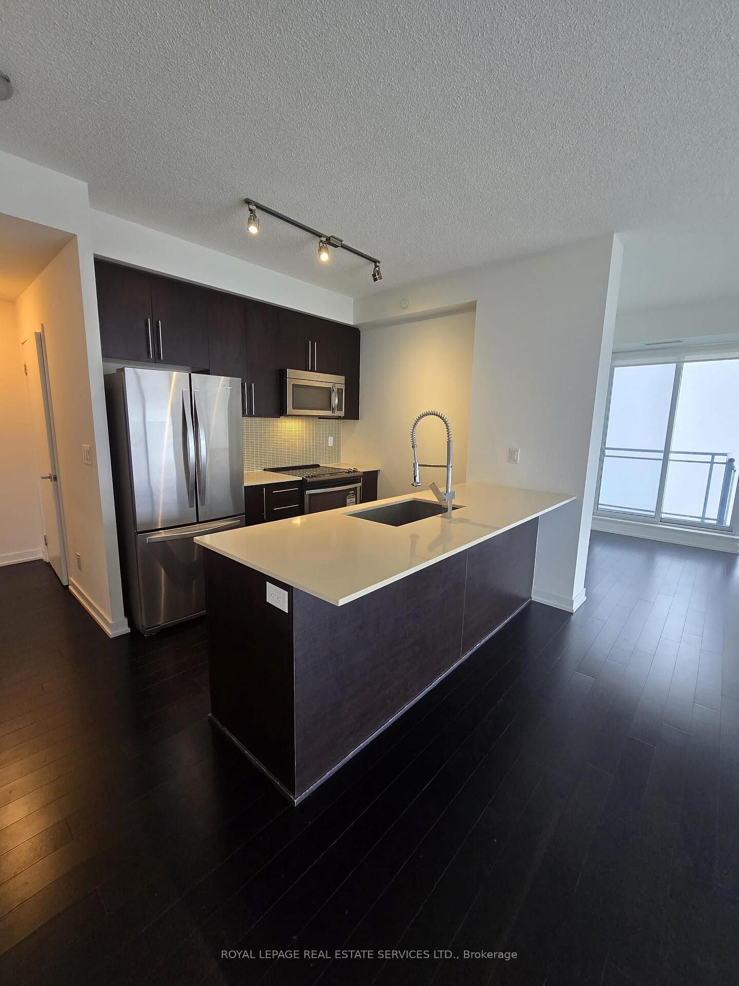 Property Photo:  510 Curran Place 2707  ON L5B 0J8 