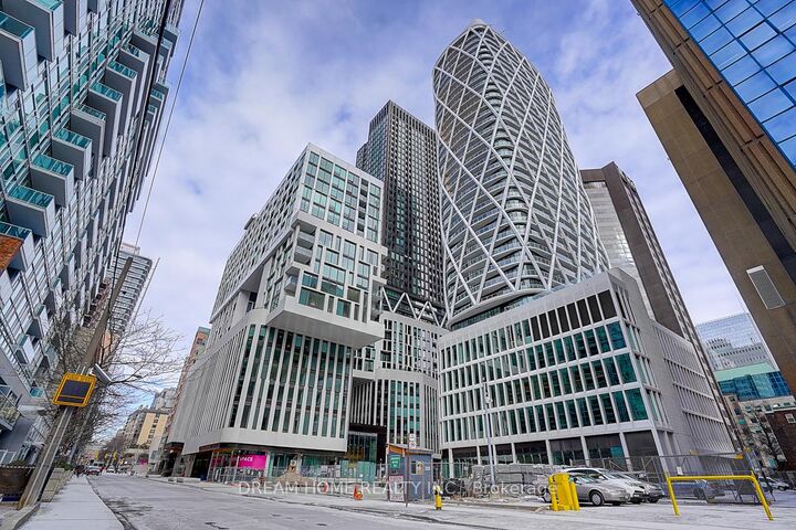 Property Photo:  238 Simcoe Street 3901  ON M5T 0E2 
