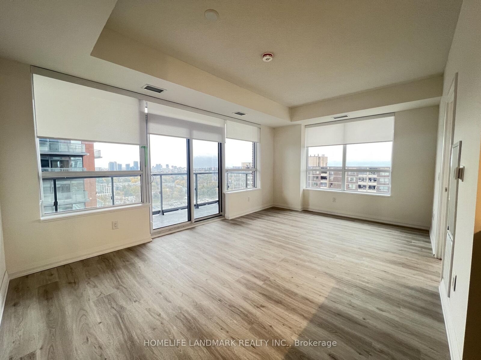 Property Photo:  3260 Sheppard Avenue E 1607  ON M1T 3K3 