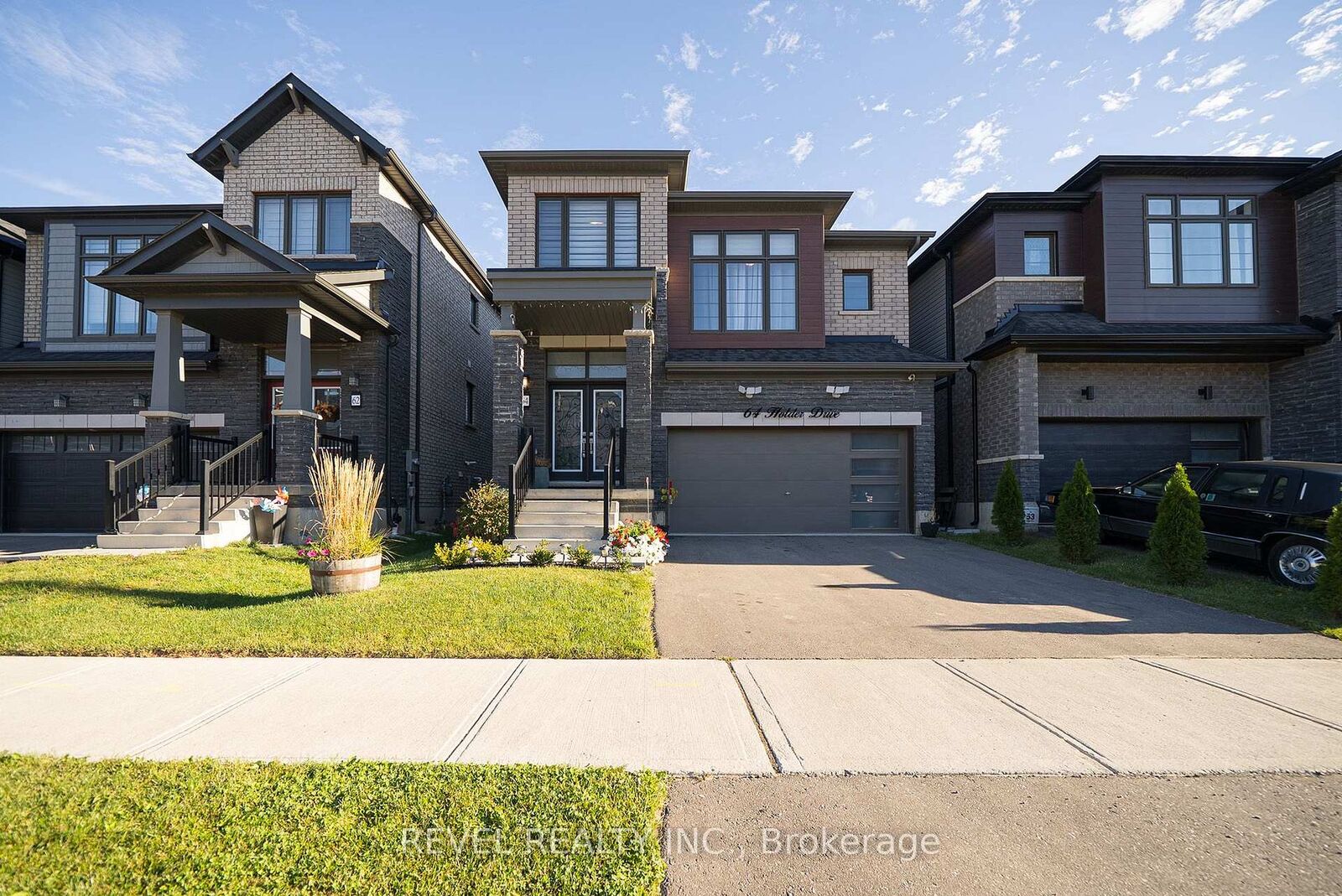 Property Photo:  64 Holder Drive  ON N3T 0W8 