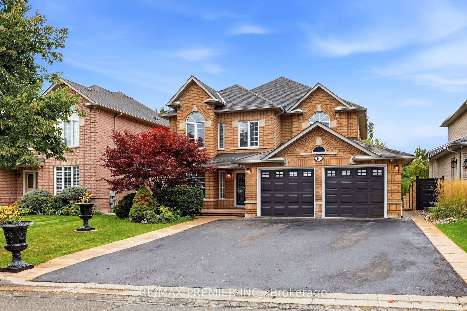 Property Photo:  16 St Michele Place  ON L4H 1H3 