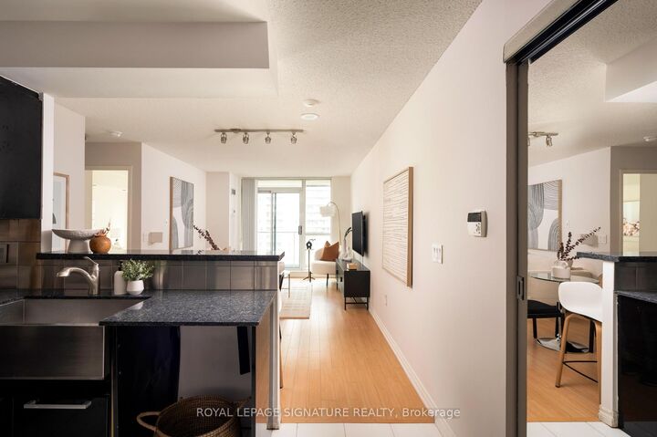 Property Photo:  17 Michael Power Place 601  ON M9A 5G5 