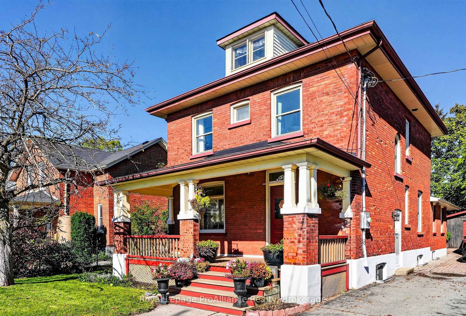Property Photo:  174 University Avenue W  ON K9A 2H2 