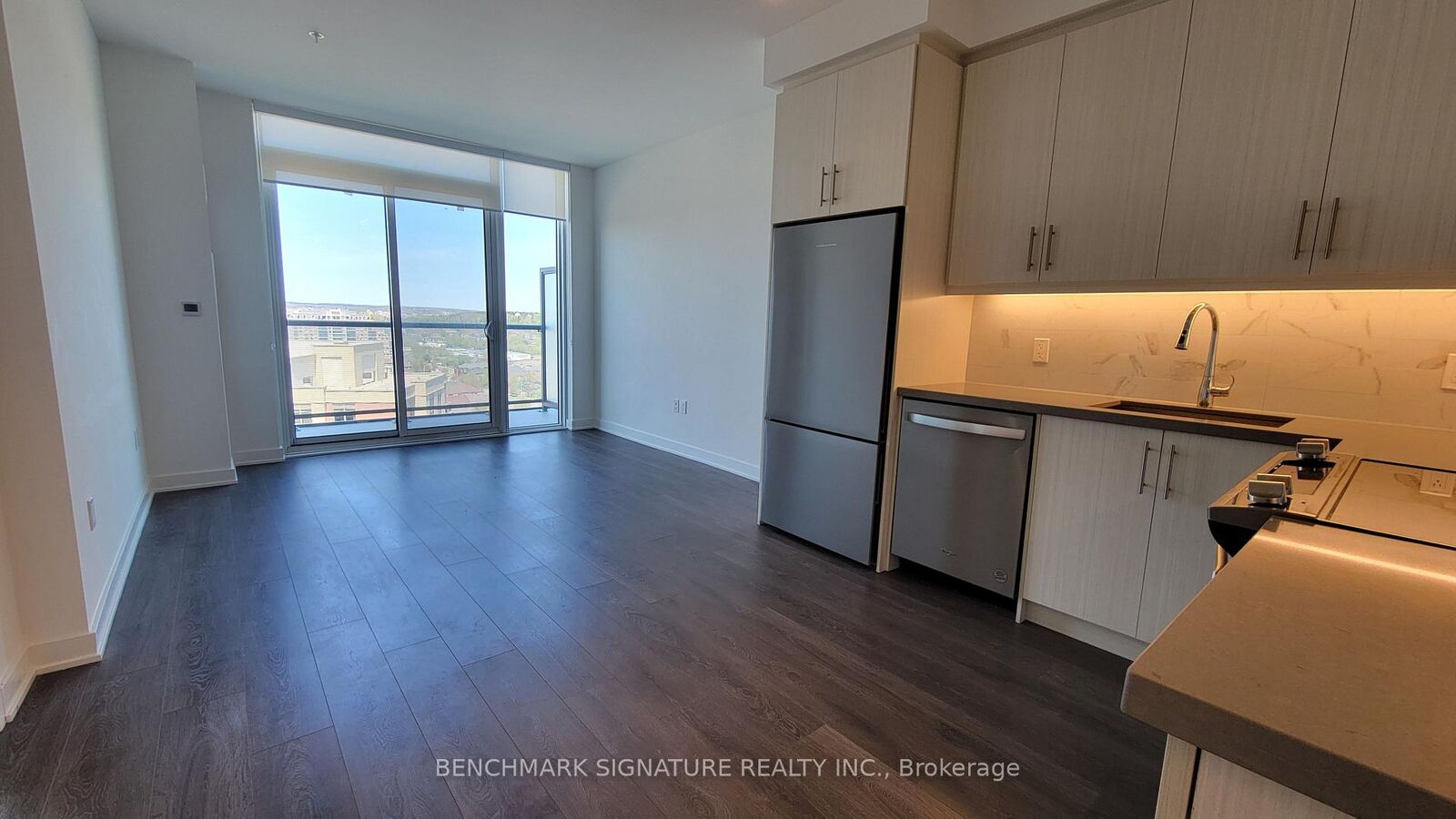 Property Photo: 85 Oneida Crescent 1607 ON L4B 0H4