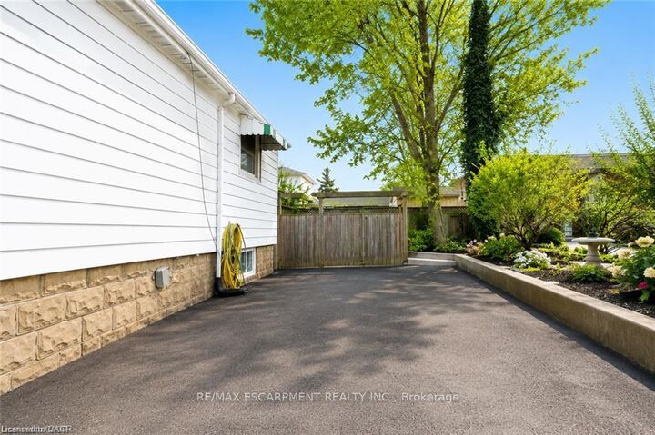 Property Photo:  501 Upper Wellington Street  ON L9A 3P6 