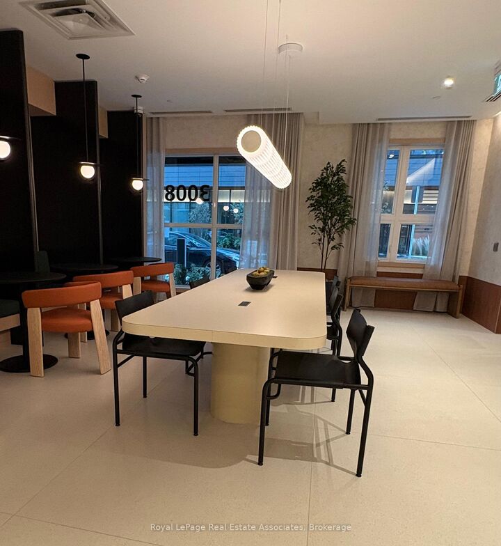Property Photo:  3008 William Cutmore Boulevard 613  ON L6H 8A4 