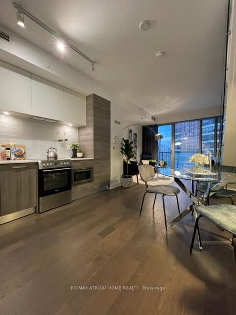Property Photo:  57 St Joseph Street 1611  ON M5S 0C5 