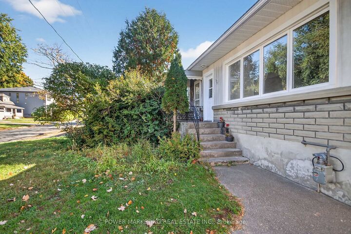 Property Photo:  528 Mutual Street  ON K1K 1C6 