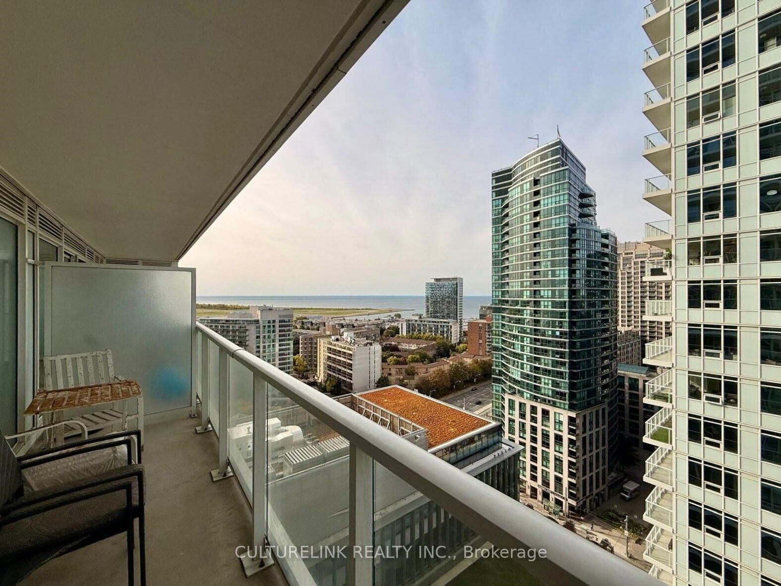 Property Photo:  17 Bathurst Street 2205  ON M5V 0N1 