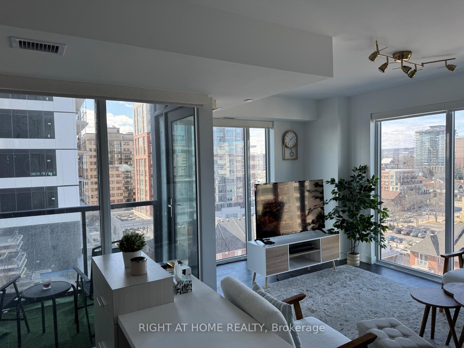 Property Photo: 370 Martha Street 810 ON L7R 0G9