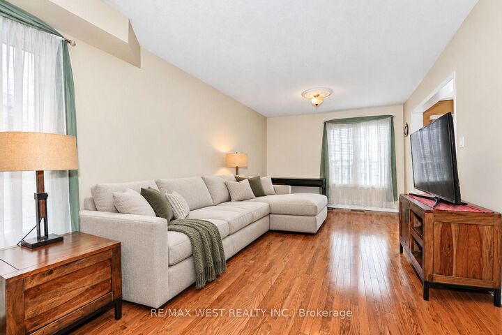 Photo de la propriété:  277 Queen Mary Drive  ON L7A 3L6 