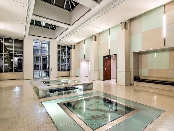 Property Photo:  270 Wellington Street W 702  ON M5V 3P5 
