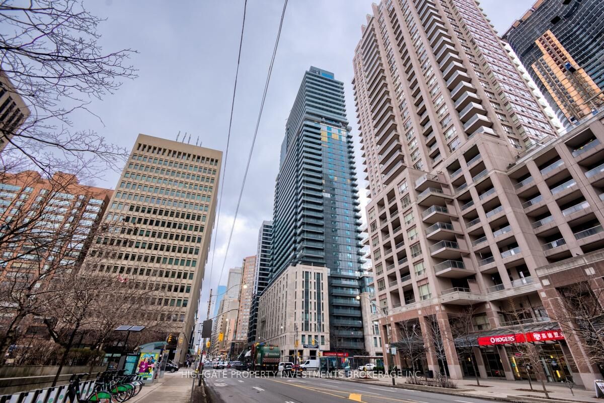 Property Photo:  955 Bay Street 2711  ON M5S 0C6 