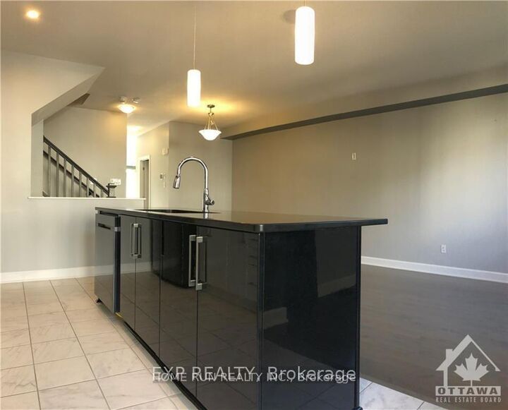 Property Photo:  920 Kilbirnie Drive  ON K2J 6G2 