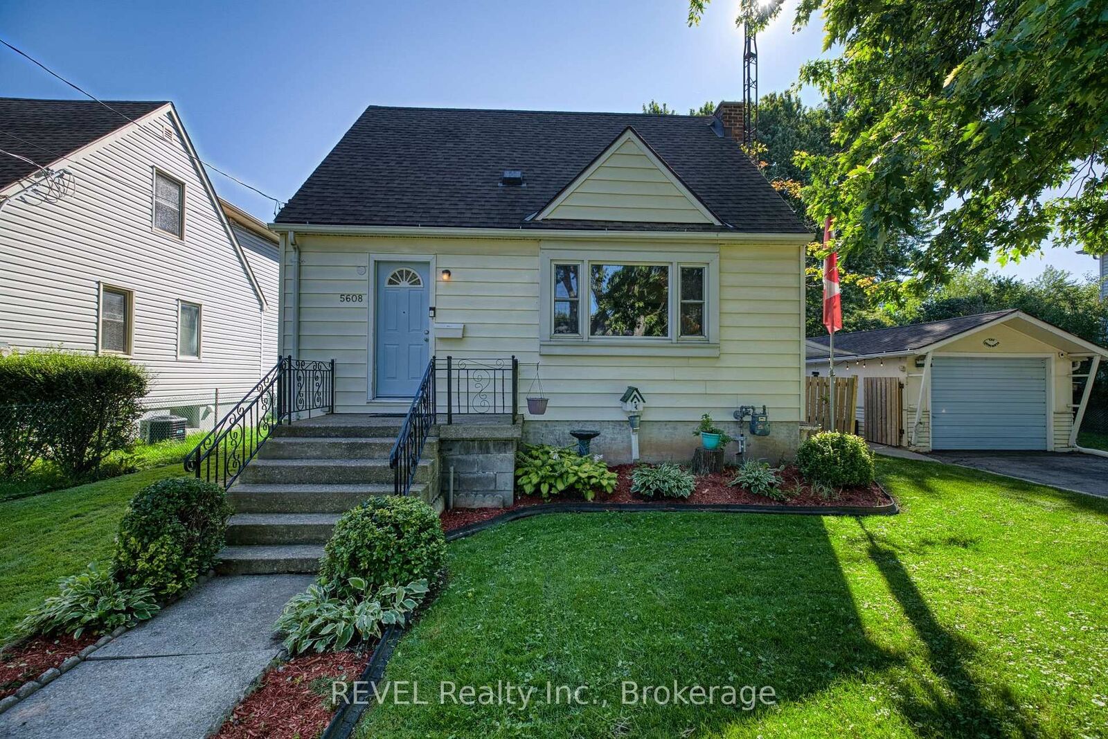 Property Photo:  5608 Glamis Crescent  ON L2G 1G3 