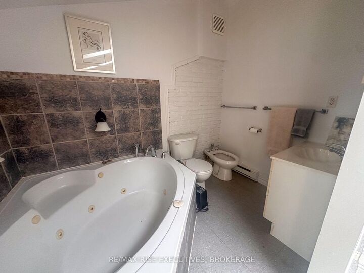 Property Photo:  7537 County Rd 2 N/A  ON K7R 3K6 