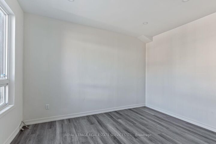 Property Photo:  1333 Dupont Street Main + Basement  ON M6H 2A8 