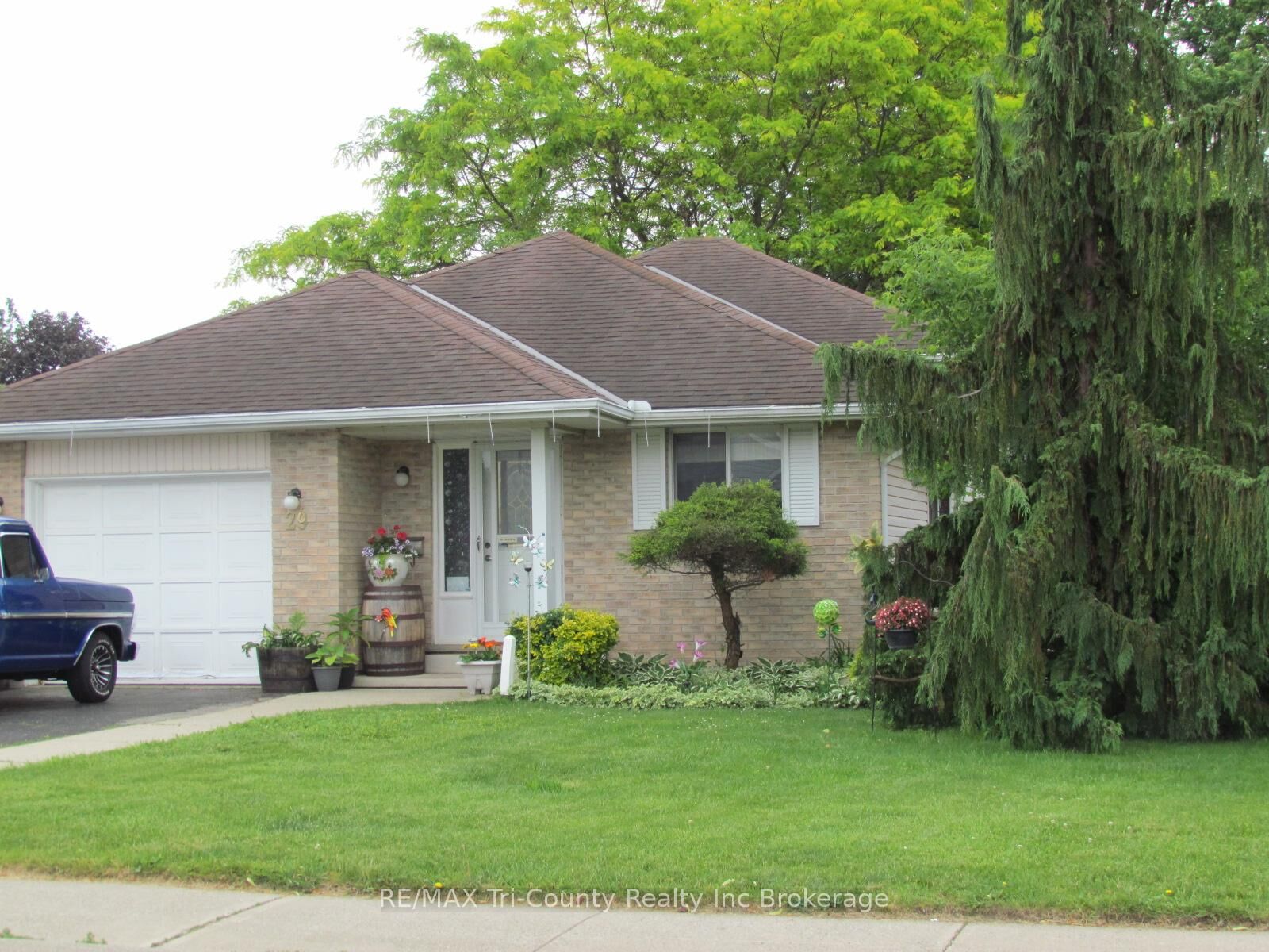 Property Photo:  29 Beckett Boulevard  ON N4G 5N1 