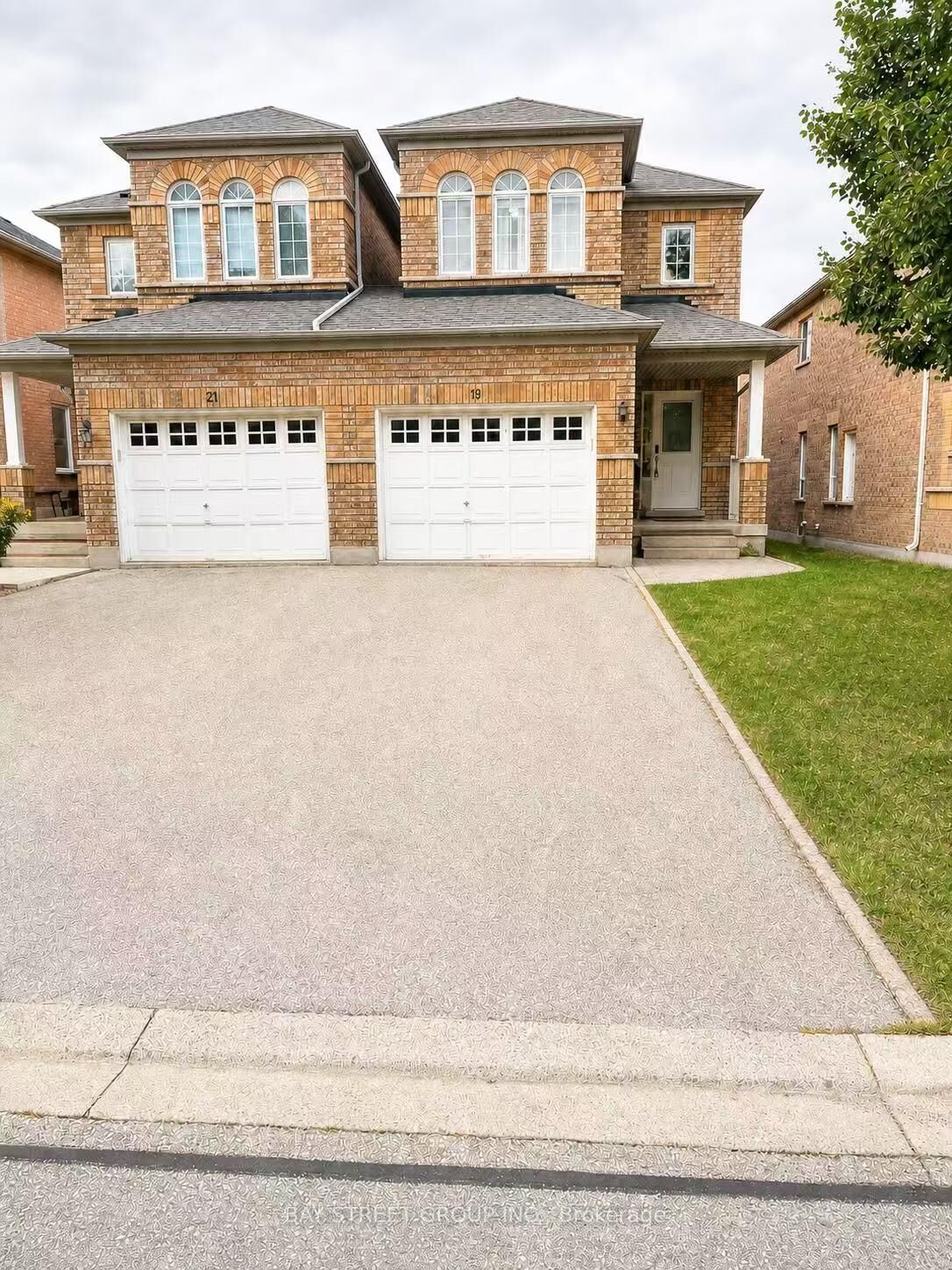 Property Photo:  19 Casabel Drive Bsmt  ON L6A 3M5 