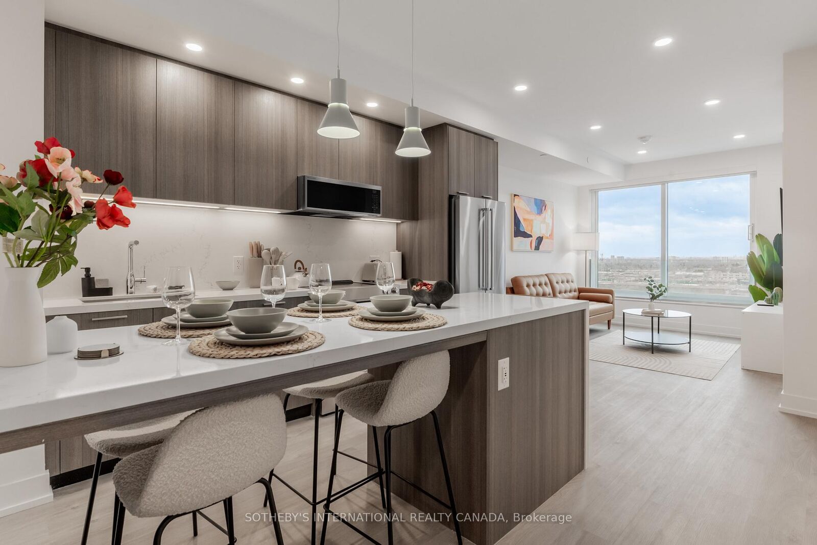 Property Photo: 29 York Garden Way 1406 ON M6A 2V1