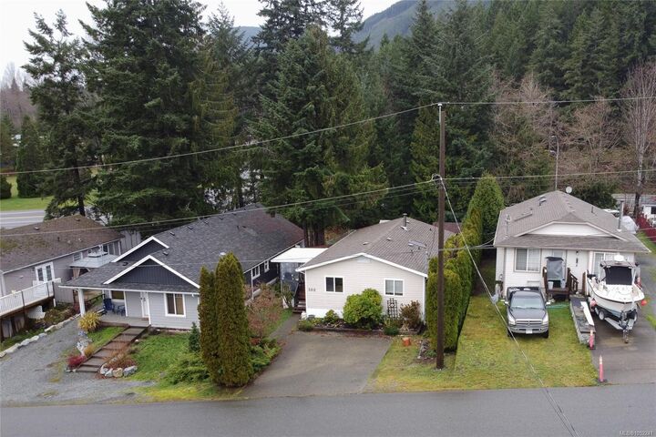 Property Photo:  300 Lake Park Rd  BC V0R 2G0 