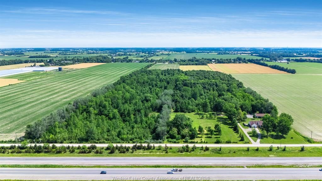Photo de la propriété: 383 South Talbot Road ON N8M 2X5