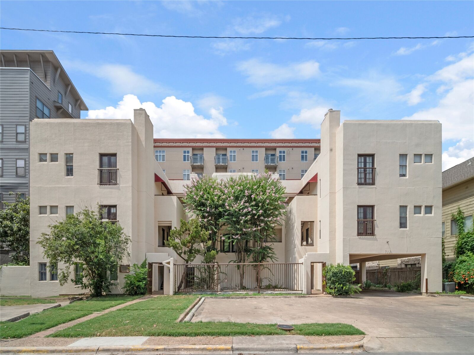 Property Photo: 712 Graham Place 304 TX 78705