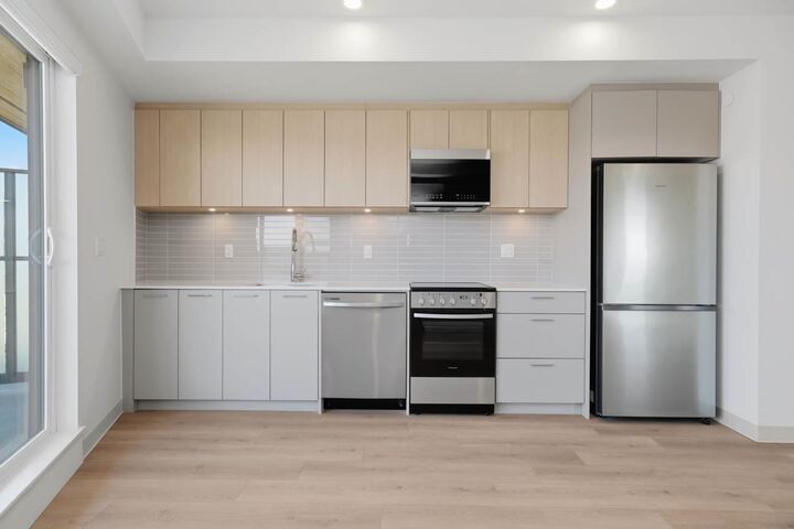 Property Photo:  1529 Oxford 518  BC V7J 0G2 
