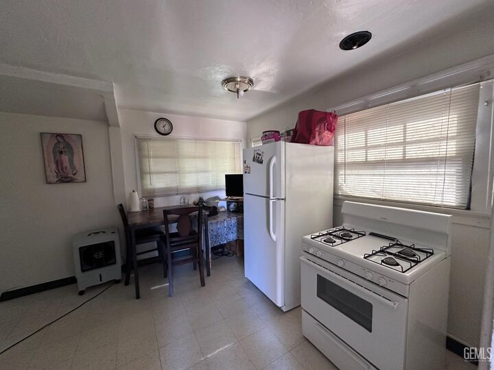 Property Photo: 126 Decatur Street CA 93308