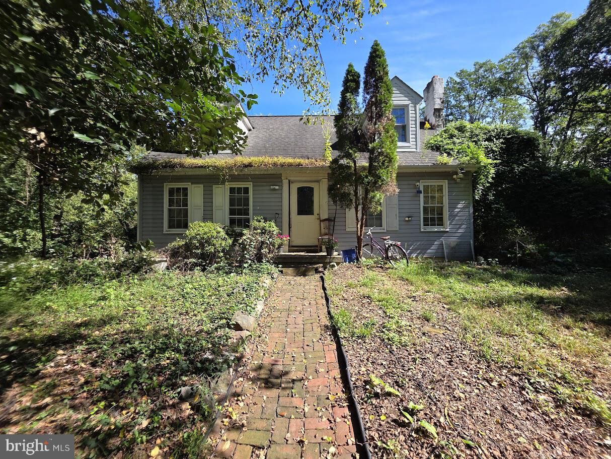 Property Photo: 907 Springwood Drive PA 19382