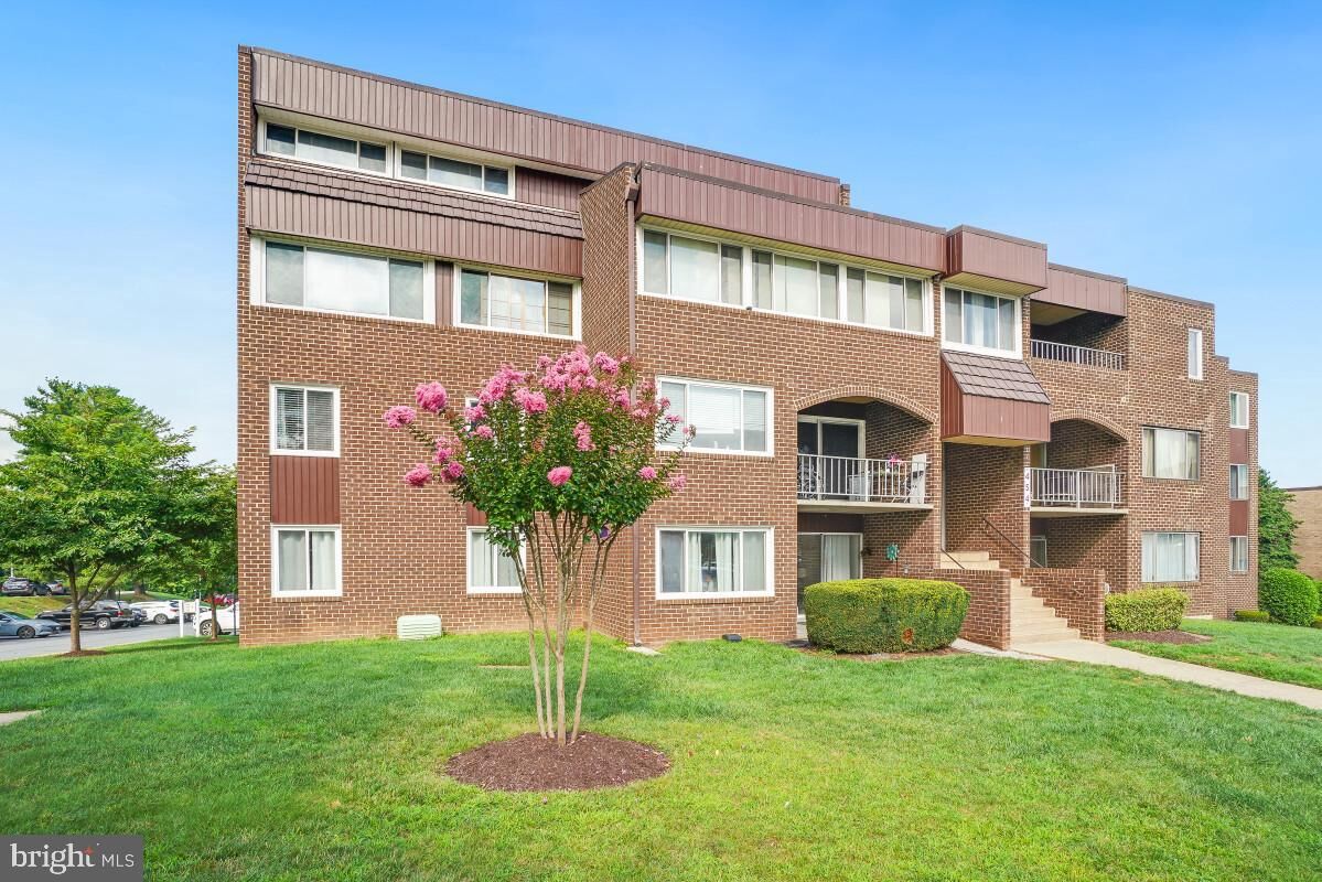 Property Photo:  454 Girard Street 373  MD 20877 