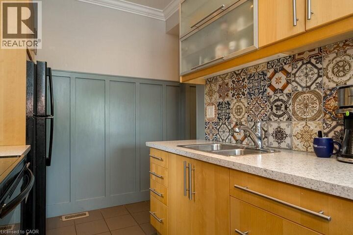 Property Photo:  146 Forest Avenue 2  ON L8N 1X5 