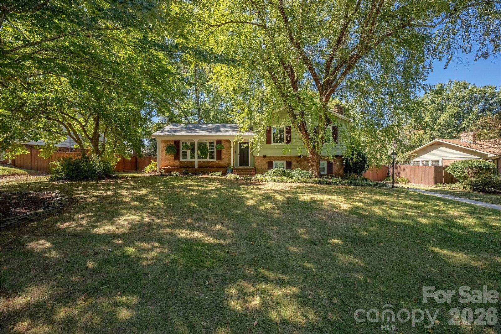 Property Photo:  1912 Wedgedale Drive  NC 28210 