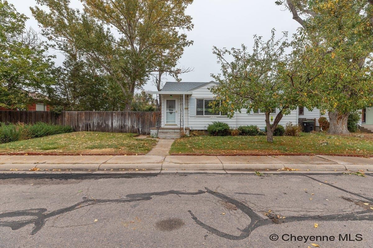 Property Photo:  2604 E 11th St  WY 82001 