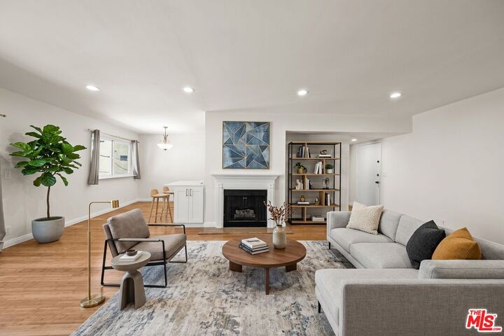 Property Photo:  1262 S Barrington Ave, Unit 304  CA 90025 