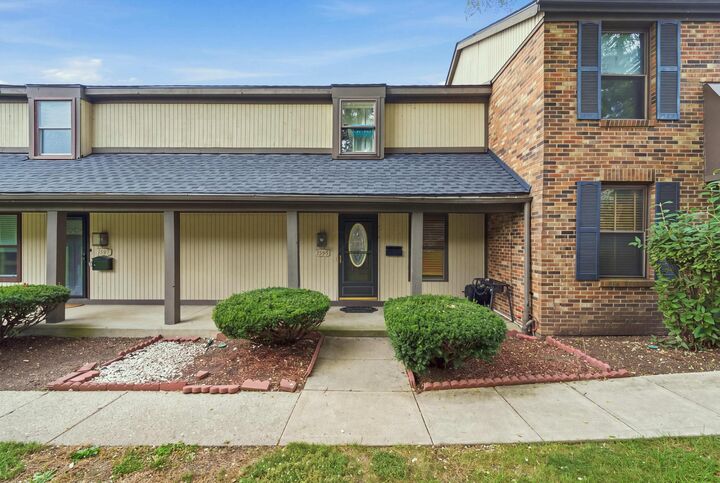 Property Photo: 1595 Hallworth Court OH 43232
