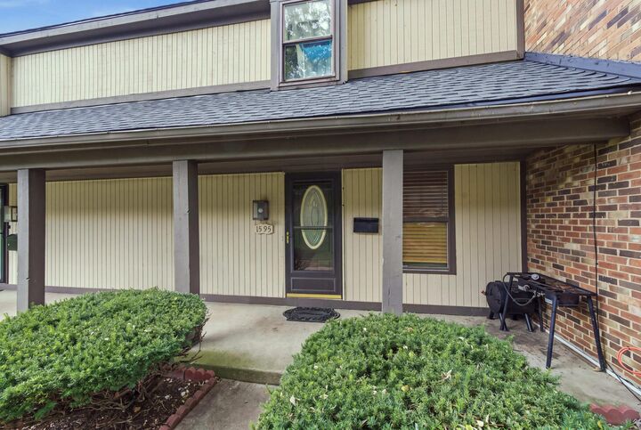 Property Photo: 1595 Hallworth Court OH 43232