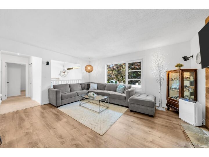 Property Photo: 35365 Selkirk Avenue BC V2S 8L1