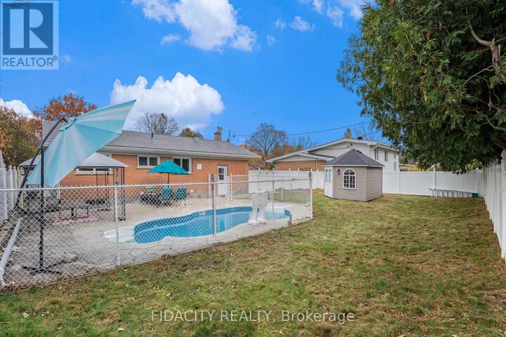 Property Photo:  34 Stinson Avenue  ON K2H 6N3 