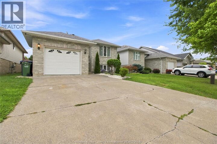 Property Photo:  2424 Timbercrest Avenue  ON N8P 1S2 