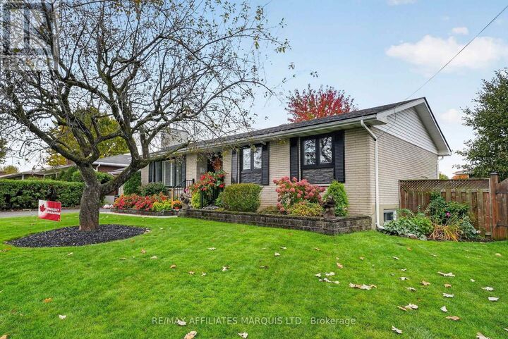 Property Photo:  527 Blossom Park Drive  ON K6H 5N1 