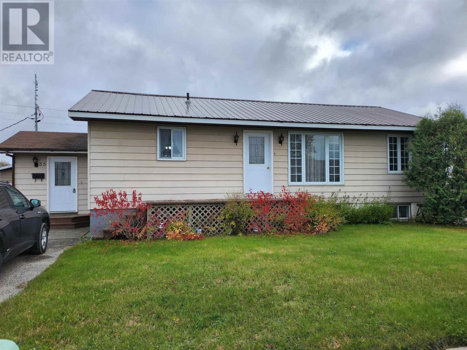 Property Photo:  35 Rue Des Pins  ON P0S 1B0 