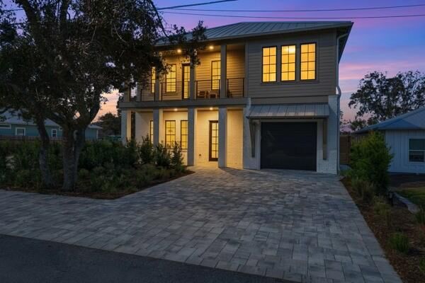 Property Photo: 21522 Dolphin Avenue FL 32413