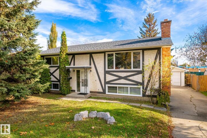 Property Photo:  5 Marchand Place  AB T8N 1L7 