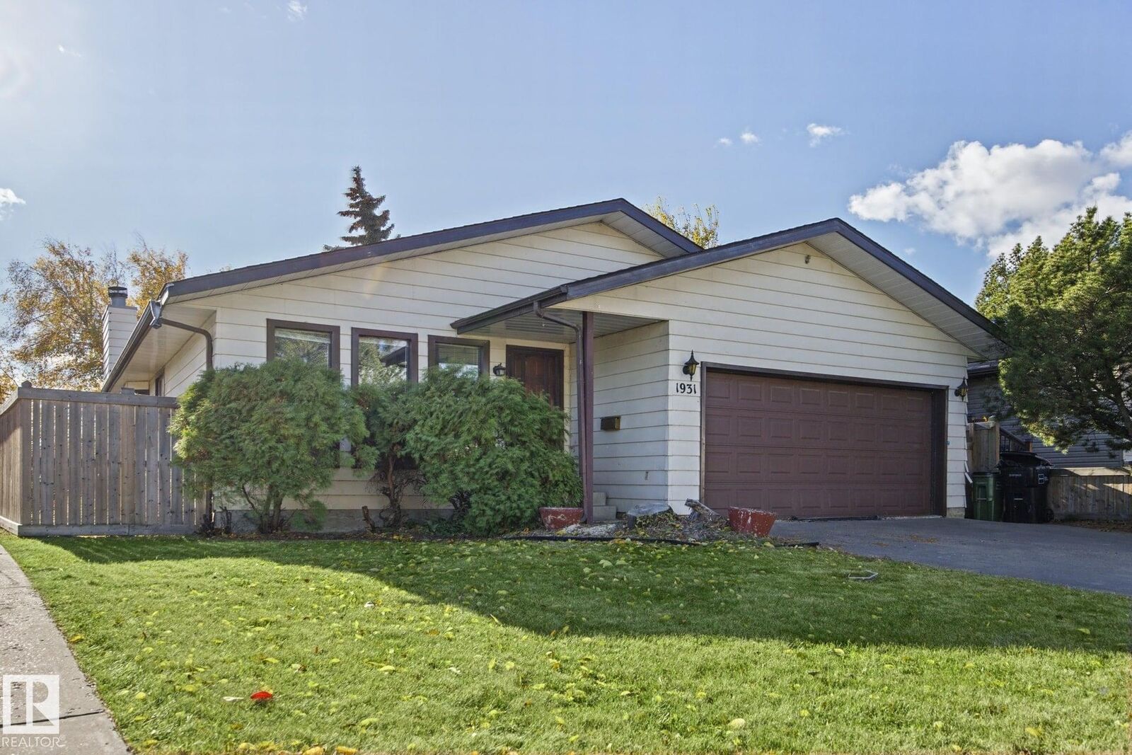 Property Photo:  1931 145 Avenue NW  AB T5Y 1V1 
