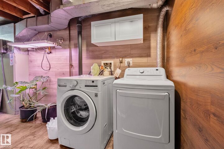 Property Photo:  41 Akinsdale Gardens  AB T8N 2W8 